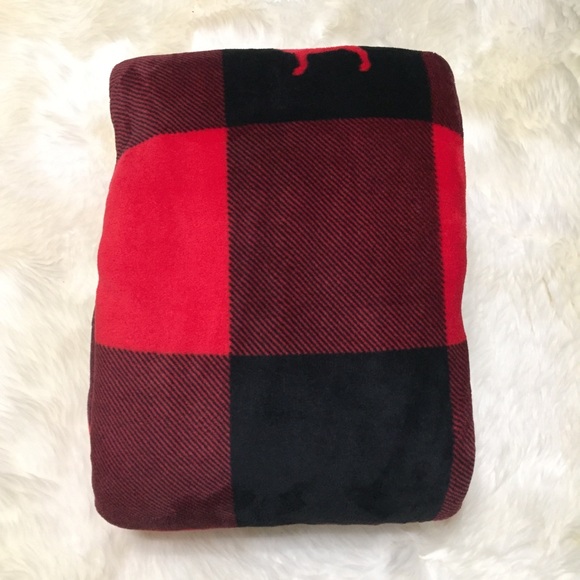 VS PINK Sherpa Blanket Red Black Plaid Perfect Valentine's Day Present NWT - Picture 10 of 13
